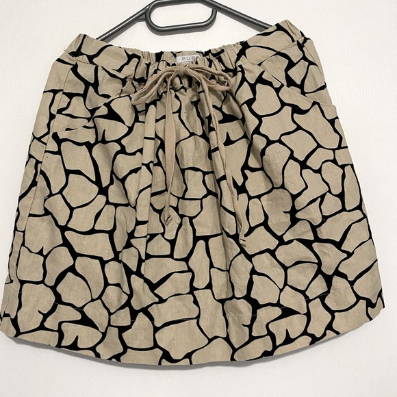 Sung short linen skirt with pockets. - Picture 1 of 4